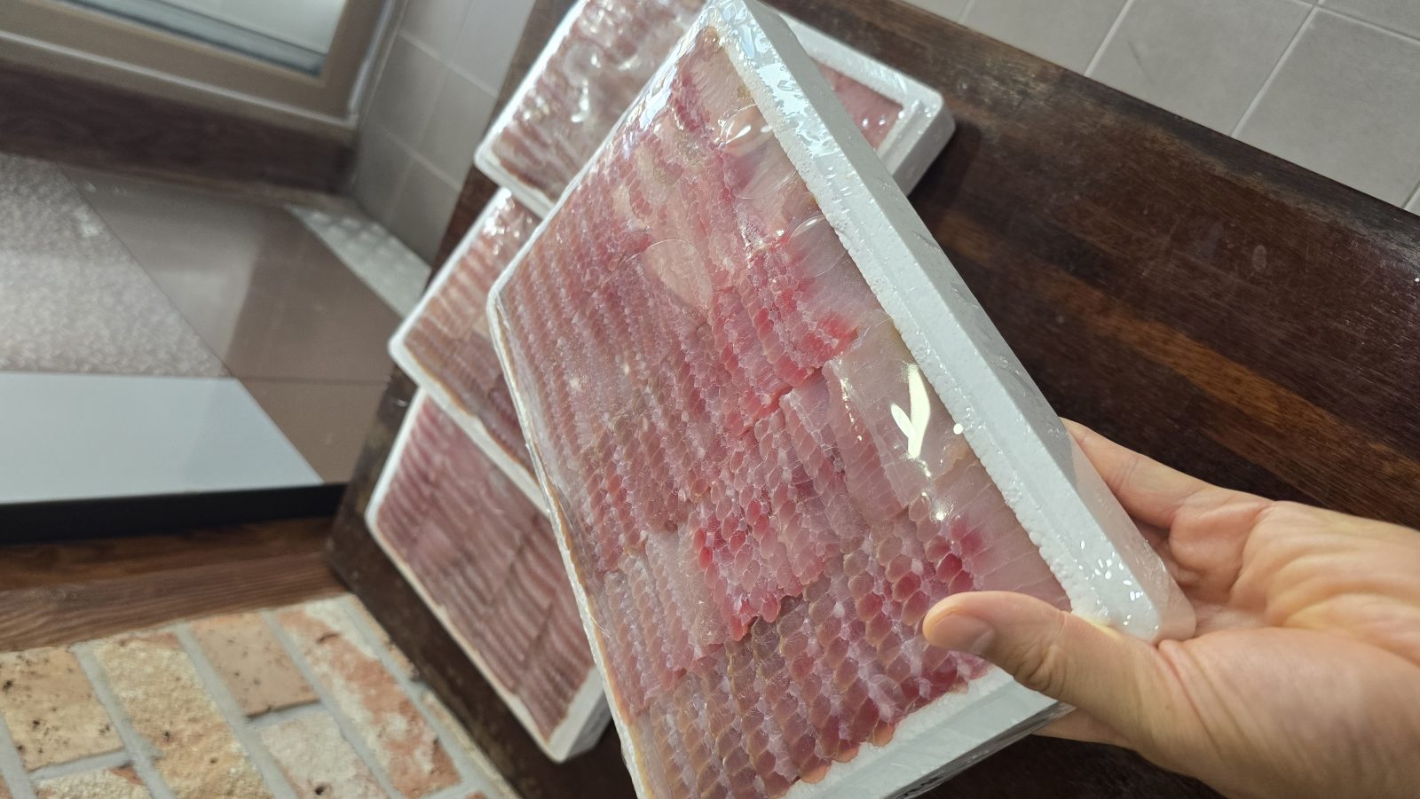 영산포 참숯 숙성 홍어 맛집 추천과 신선한 홍어회 구매 방법 · 참다홍 호남수산 참숯숙성홍어 영산포본점